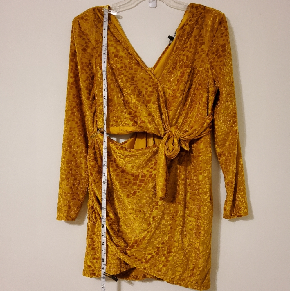 Fashion Nova Mustard Long Sleeve Deep V Neck Cutout Waist Mini Dress Size XL - Picture 2 of 11